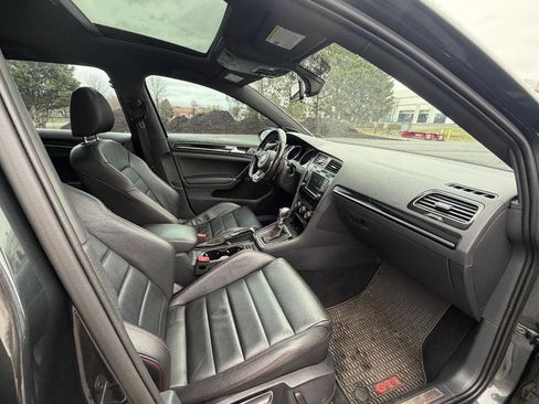 Used 2017 Volkswagen GTI SE FWD image 9