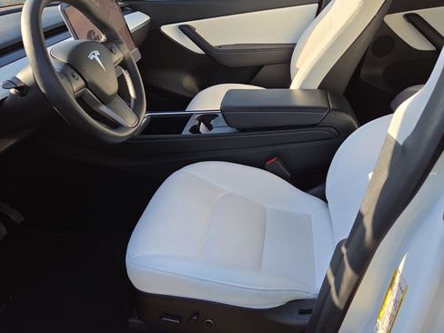 Used 2021 Tesla Model Y Long Range AWD/4WD image 7