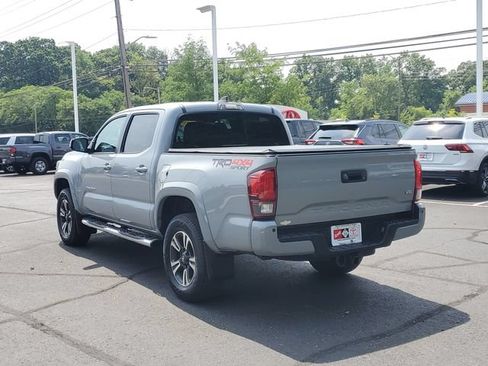 Used 2018 Toyota Tacoma TRD Sport w/ Technology Package AWD/4WD image 3