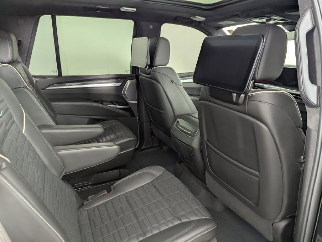 Used 2026 Cadillac Escalade V w/ LPO, ONYX Package AWD/4WD image 23