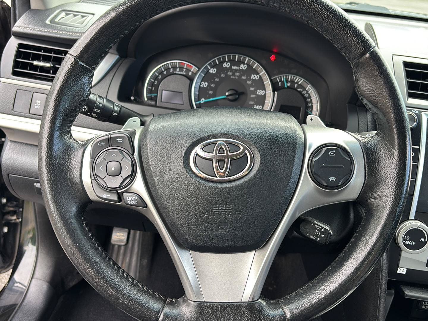 Used 2012 Toyota Camry SE FWD image 25