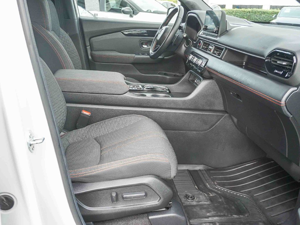 Used 2025 Honda Pilot Sport image 12