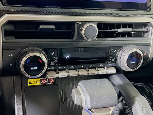 Certified 2025 Toyota 4Runner Limited AWD/4WD image 15