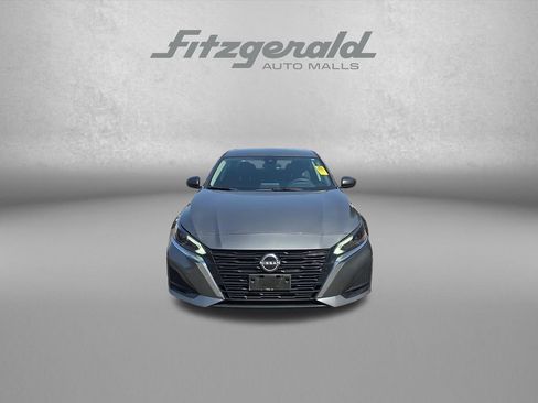 Used 2025 Nissan Altima 2.5 SV FWD image 2