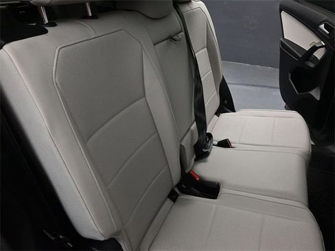 Used 2021 Volkswagen Tiguan SEL w/ 3-Row Tiguan MDO Package image 24