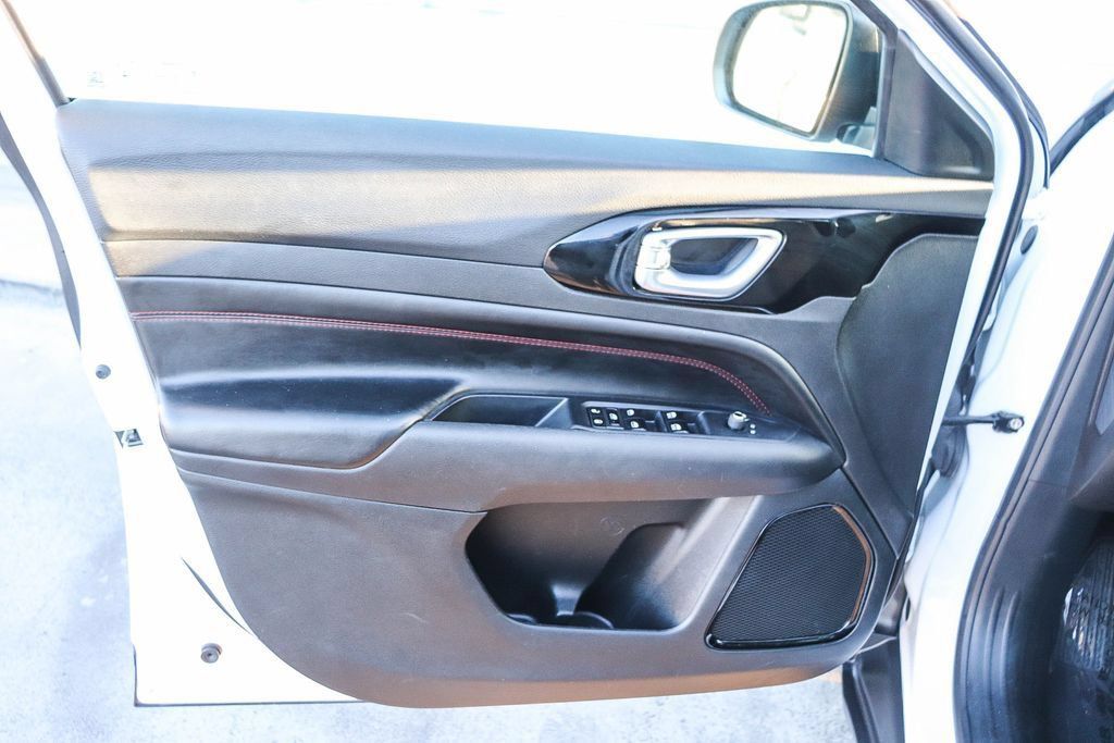 Used 2024 Jeep Compass Trailhawk AWD/4WD image 23