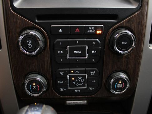 Used 2013 Ford F150 Lariat w/ Luxury Equipment Group image 18