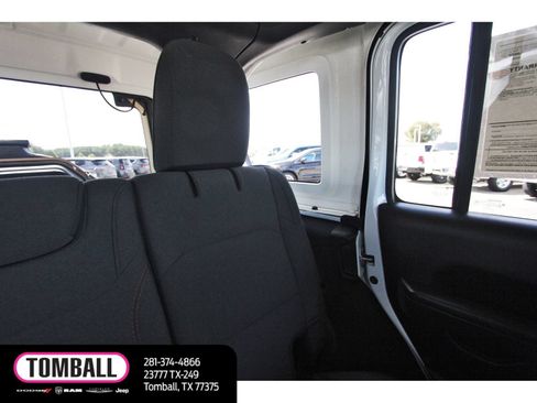 Used 2026 Jeep Wrangler Unlimited Rubicon AWD/4WD image 12