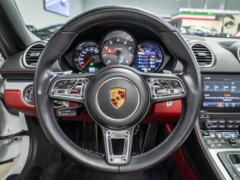 Used 2018 Porsche 718 Boxster S RWD image 14