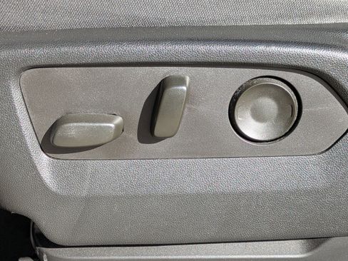 Used 2022 Chevrolet Silverado 1500 Custom image 16