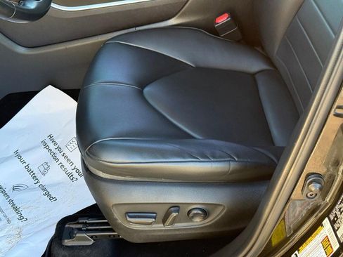 Used 2023 Toyota Highlander XLE image 17