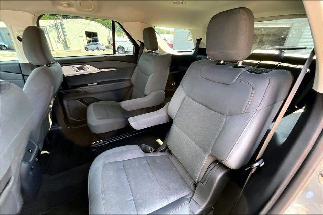 Used 2025 Ford Explorer Active RWD image 27