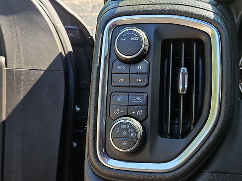 Used 2021 Chevrolet Silverado 1500 LT Trail Boss w/ Convenience Package II AWD/4WD image 25