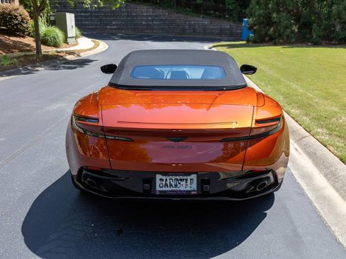 Used 2021 Aston Martin DB11 Volante RWD image 13