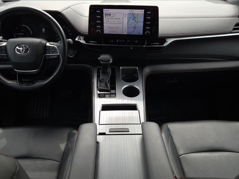 Certified 2021 Toyota Sienna XSE AWD/4WD image 16