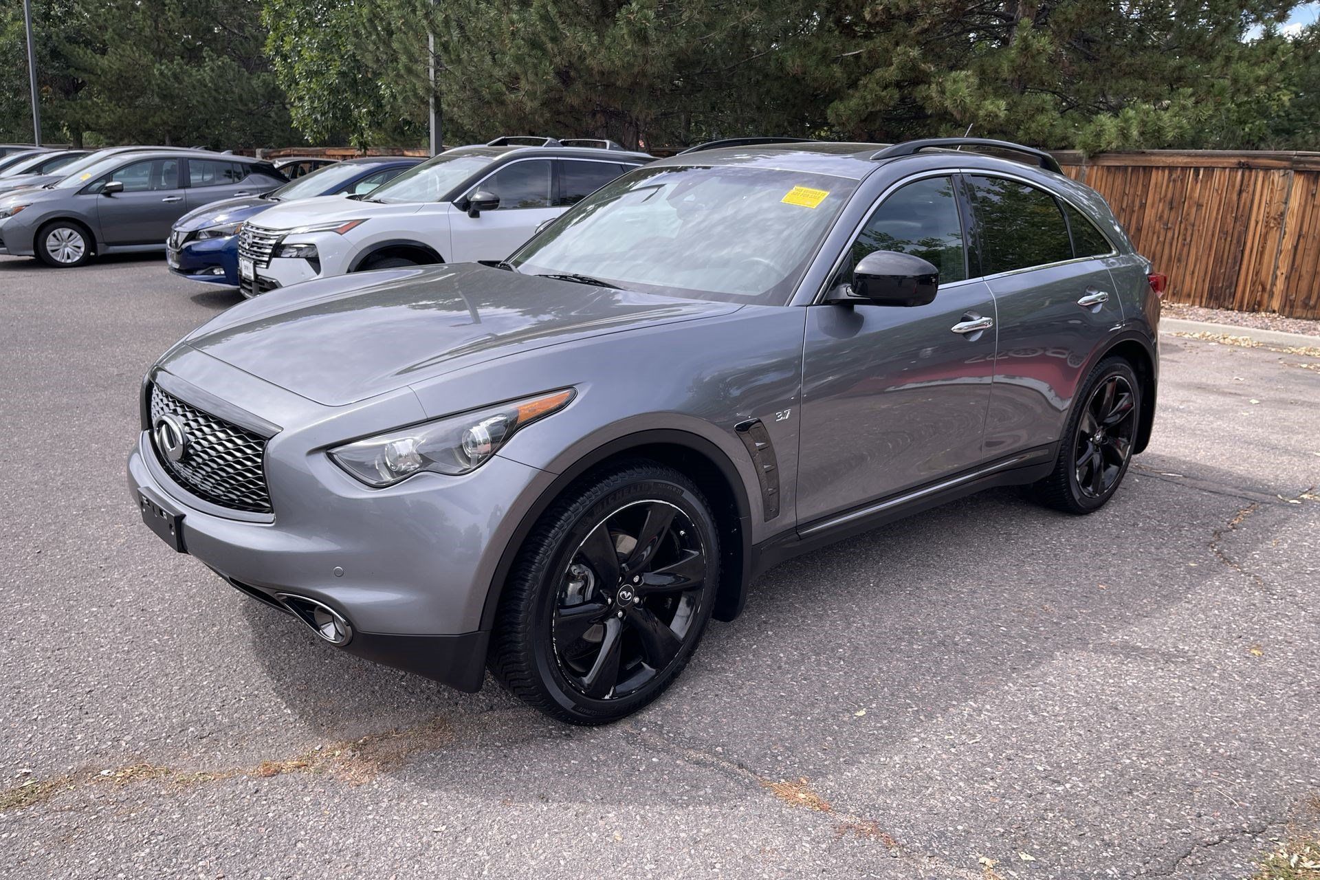Used 2017 INFINITI QX70 2WD w/ Premium Package image 2