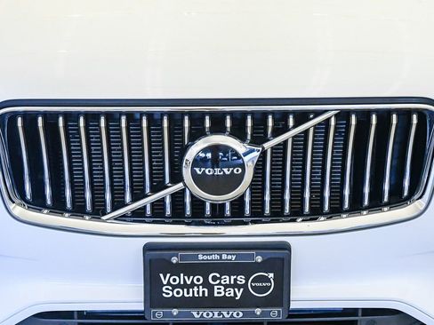 Certified 2022 Volvo XC90 T5 Momentum AWD/4WD image 8