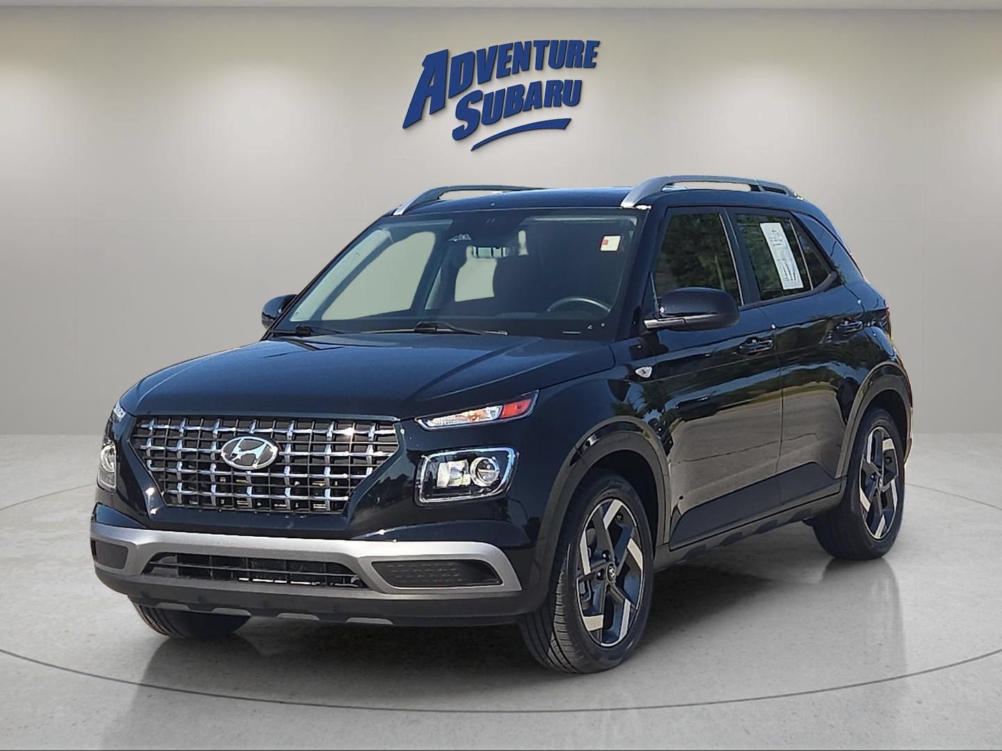 Used 2024 Hyundai Venue SEL FWD image 2
