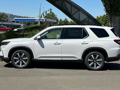 New 2025 Honda Pilot Touring image 7