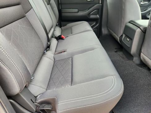 Used 2025 Nissan Frontier SV image 31