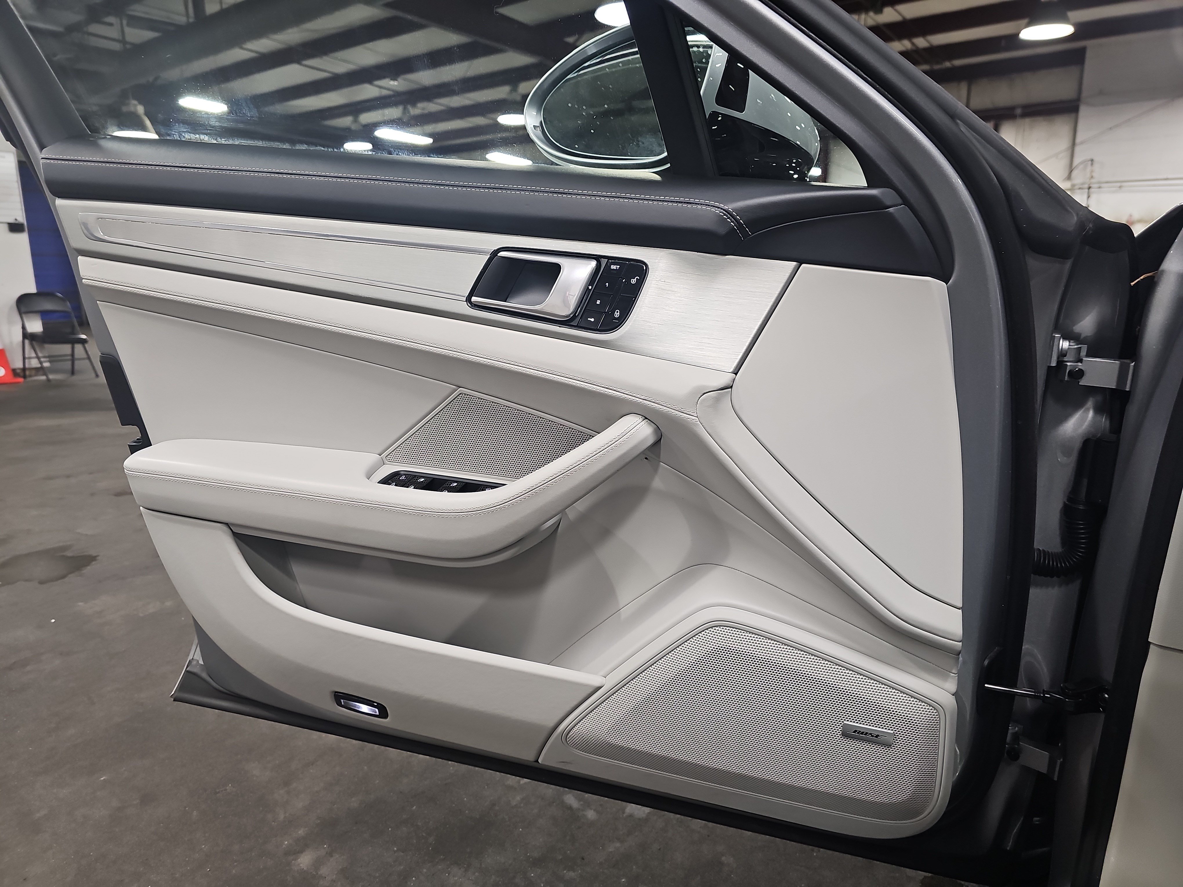 Used 2018 Porsche Panamera 4 AWD/4WD image 27