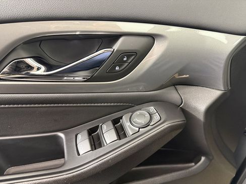 Used 2023 Chevrolet Traverse LT image 19