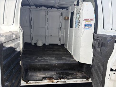 Used 2019 GMC Savana 3500 Extended w/ Chrome Appearance Package RWD image 10