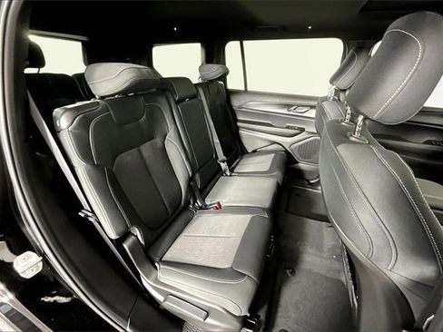 New 2025 Jeep Grand Cherokee L Laredo w/ Luxury Tech Group I image 11