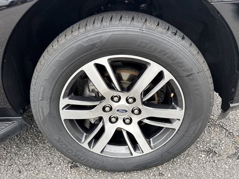 Used 2024 Ford Expedition Limited image 12