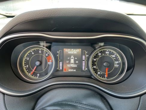 Used 2021 Jeep Cherokee Latitude Plus AWD/4WD image 15