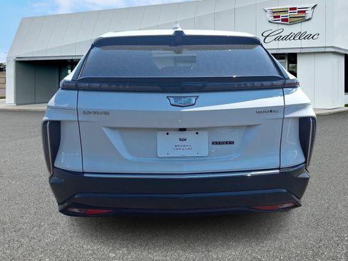 Used 2025 Cadillac Lyriq Luxury AWD/4WD image 5