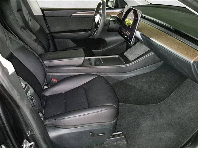 Used 2024 Tesla Model Y Long Range RWD image 15
