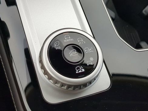 New 2026 Mitsubishi Outlander SE image 30