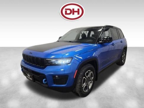 Used 2023 Jeep Grand Cherokee Trailhawk w/ Luxury Tech Group III image 16