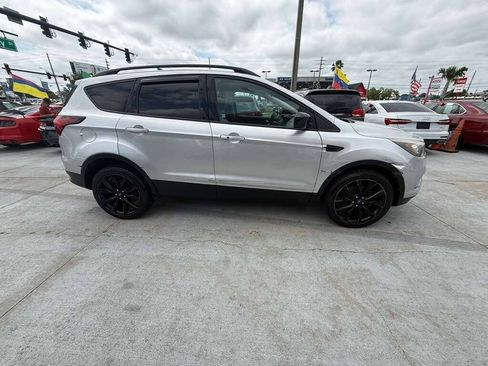 Used 2019 Ford Escape SE AWD/4WD image 2
