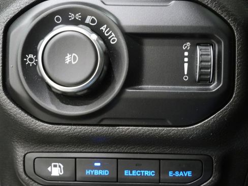 Used 2023 Jeep Wrangler Unlimited Sahara w/ Cold Weather Group AWD/4WD image 15