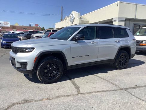 Used 2025 Jeep Grand Cherokee L Laredo AWD/4WD image 2