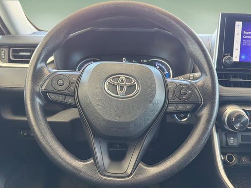 Used 2025 Toyota RAV4 XLE AWD/4WD image 9