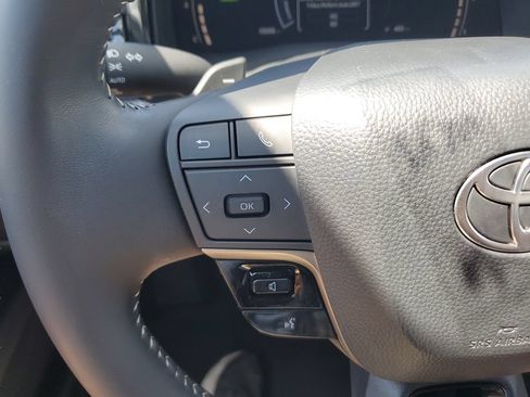 Used 2025 Toyota Camry SE w/ Convenience Package FWD image 19