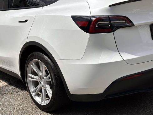 Used 2024 Tesla Model Y Long Range AWD/4WD image 11