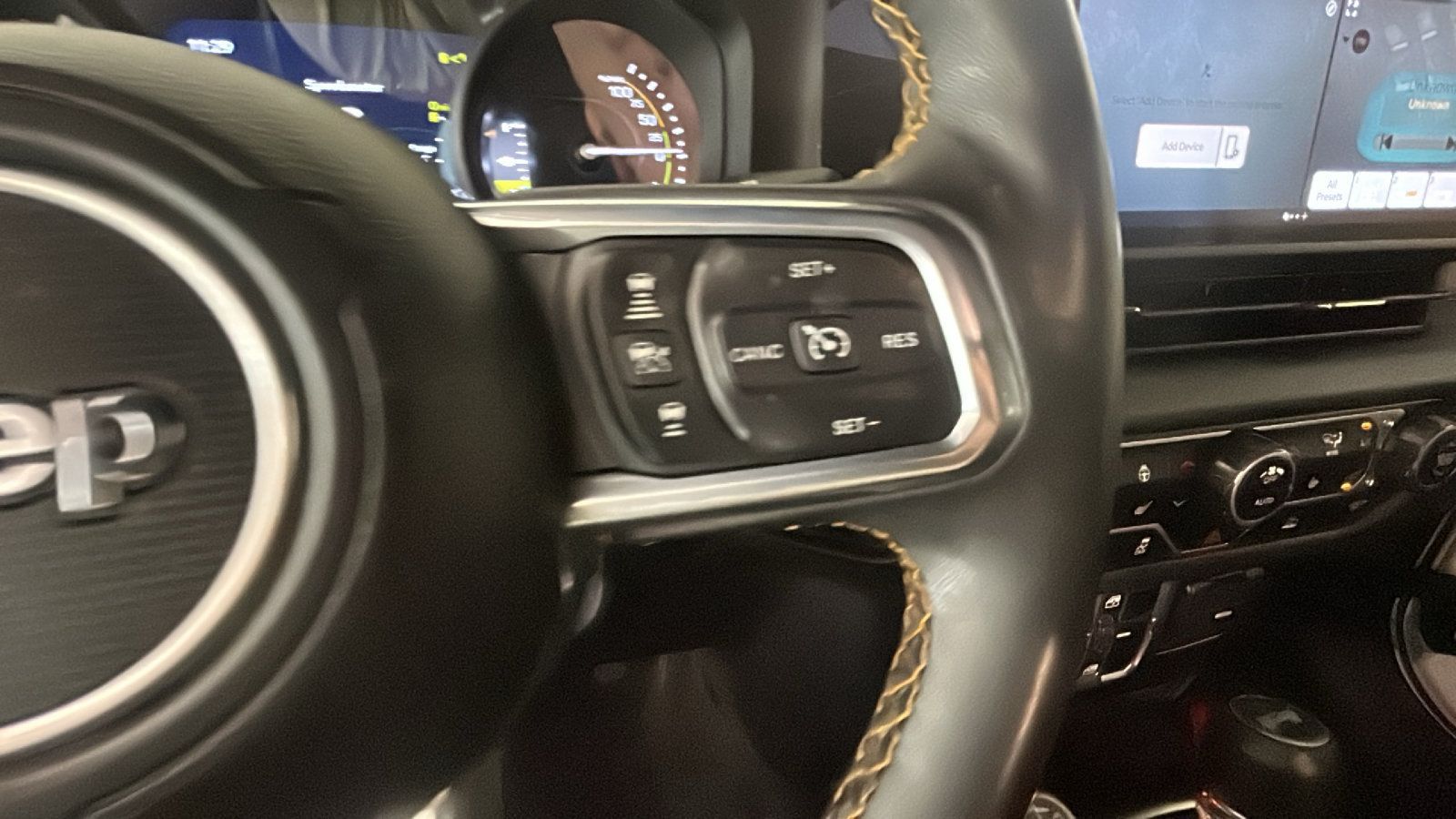 Used 2024 Jeep Wrangler Unlimited Sahara AWD/4WD image 19