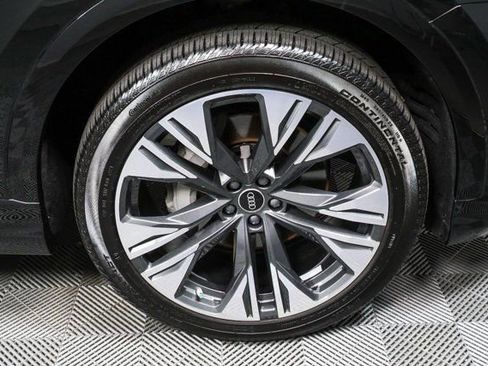 Used 2025 Audi Q8 Premium image 39