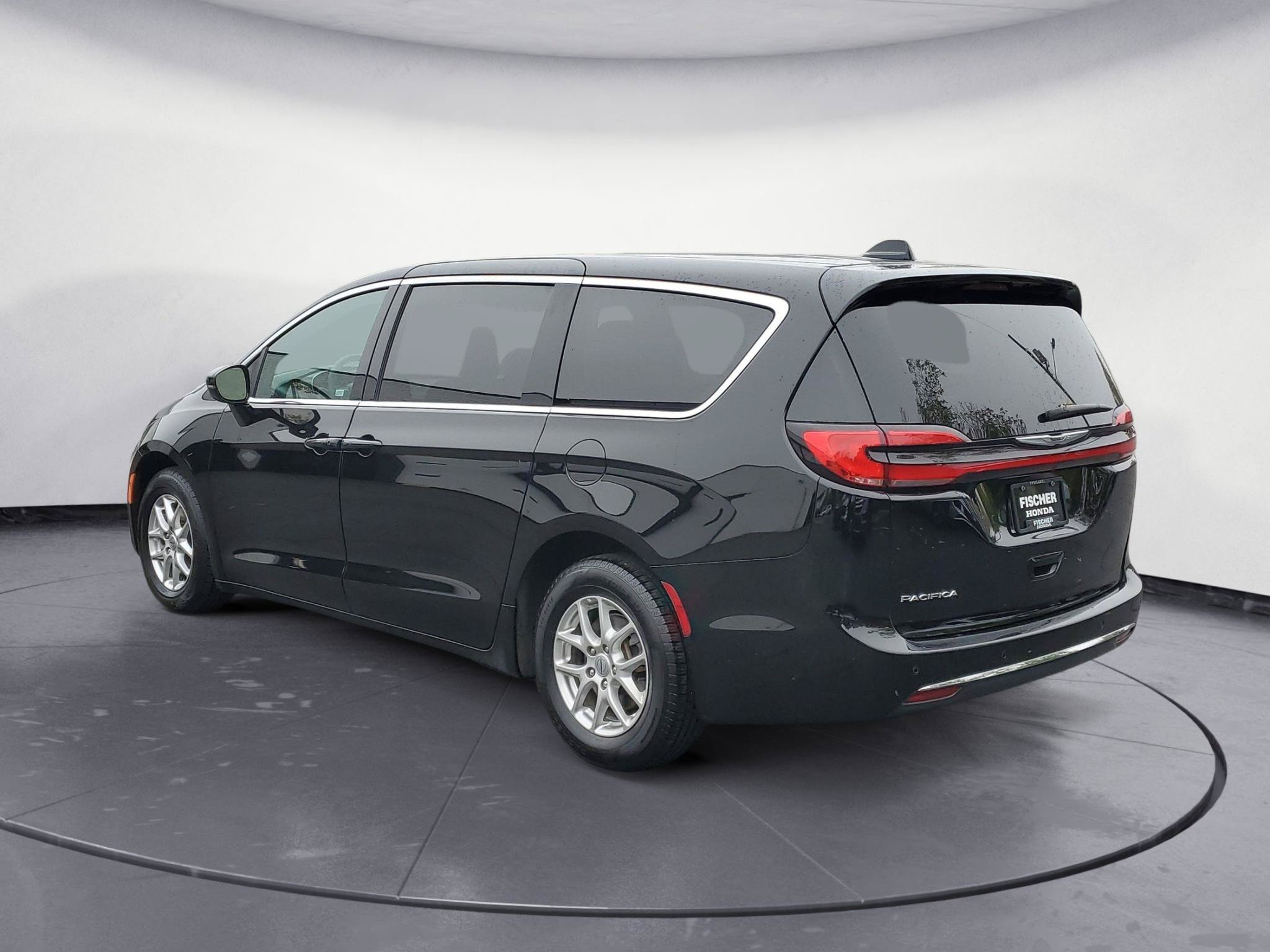 Used 2025 Chrysler Pacifica Select FWD image 4