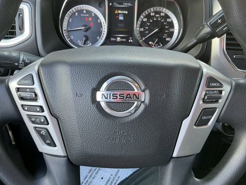 Used 2018 Nissan Titan SV image 30
