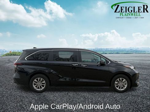 Used 2023 Toyota Sienna XLE image 10