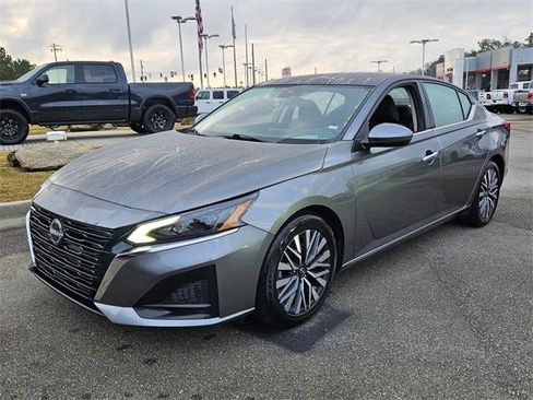 Used 2023 Nissan Altima 2.5 SV image 3