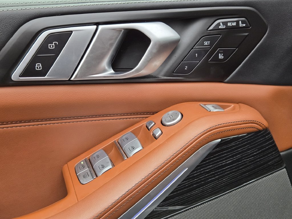 Certified 2025 BMW X7 M60i AWD/4WD image 26