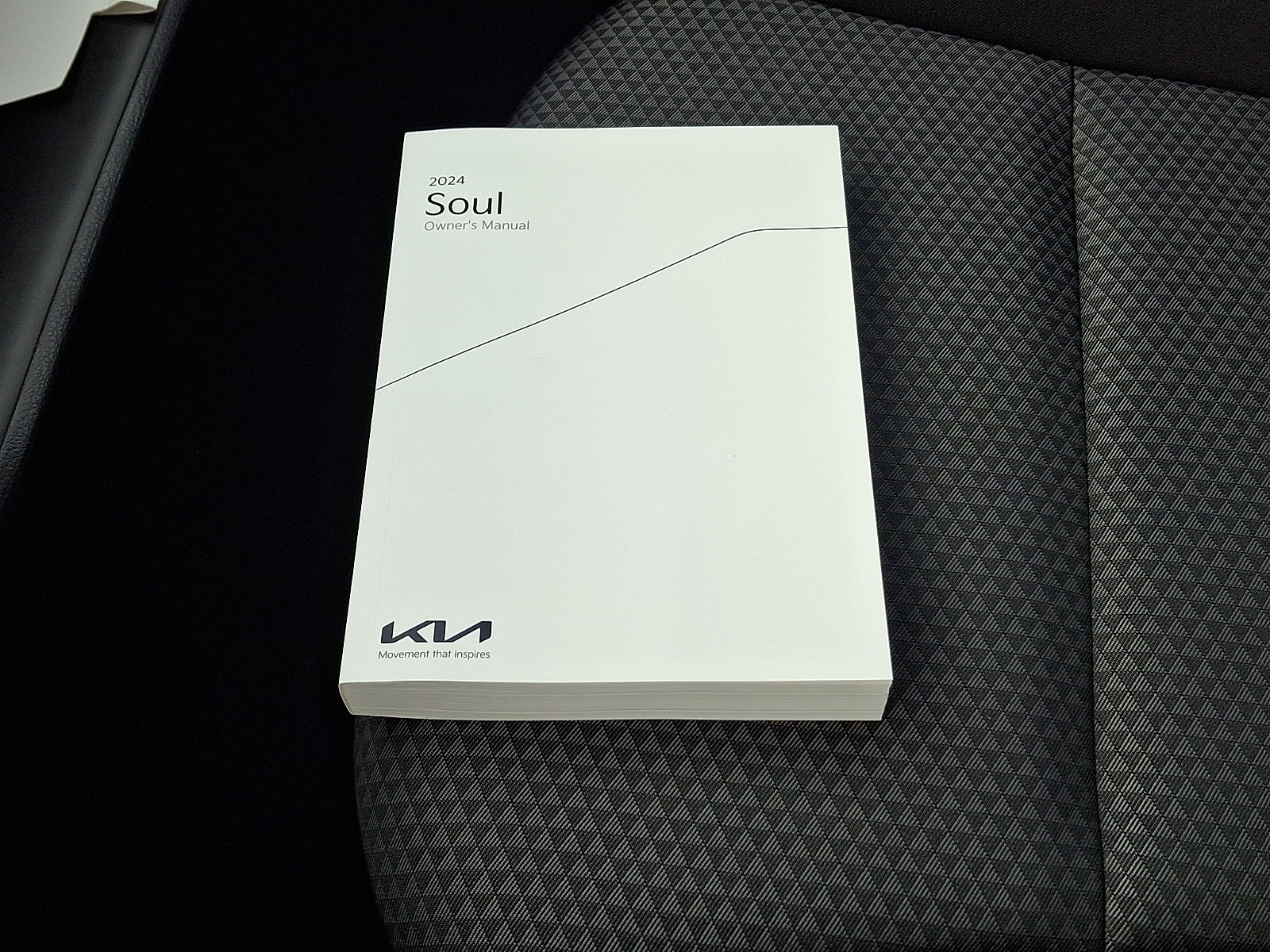 Used 2024 Kia Soul LX w/ LX Technology Package FWD image 26