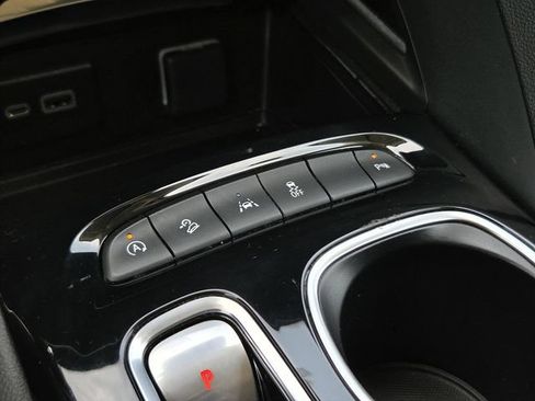 Used 2023 Buick Envision Essence AWD/4WD image 20
