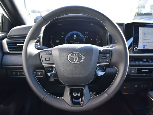 Certified 2025 Toyota Camry SE w/ Convenience Package image 9